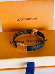 Authenticated Used LOUIS VUITTON Louis Vuitton Brasserie LV Circle  Reversible Bracelet M6268 Monogram Canvas Leather Brown Rouge 