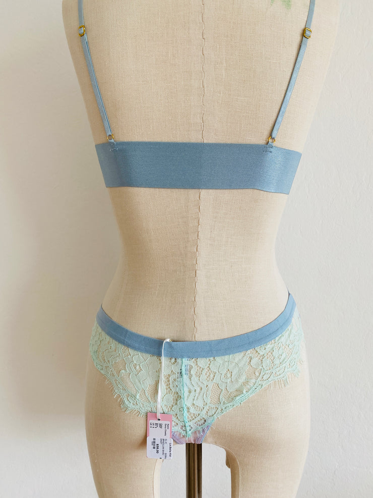 Dora Larsen Light Blue Daisy Set